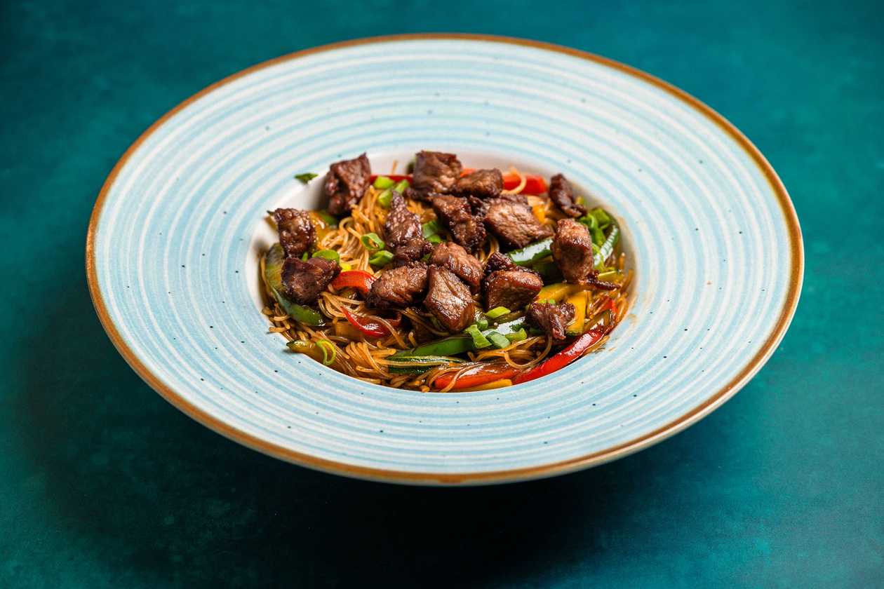 Noodles prajiti cu porc
