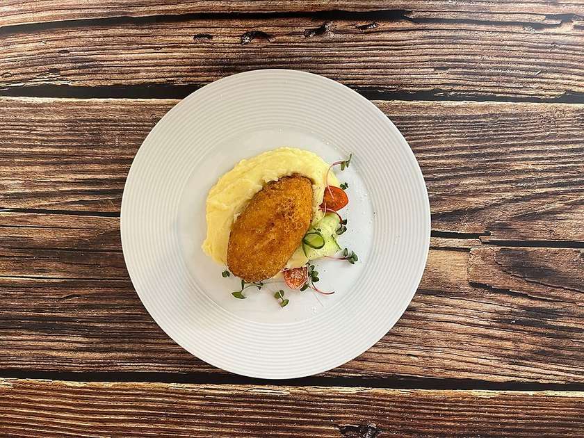 Chicken Kyiv with mashed  potatoes