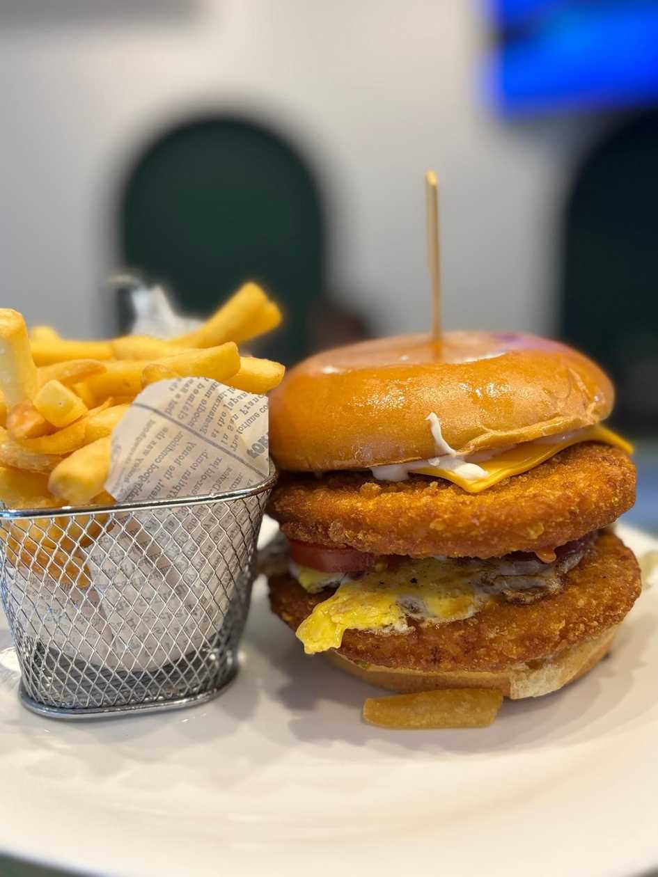 XL CHICKEN BURGER WITH FRIES