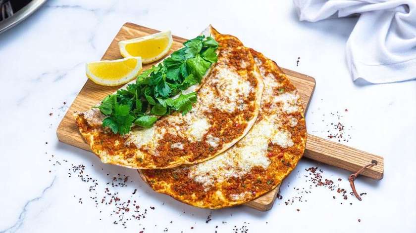 Lahmacun juustuga (2 tk)