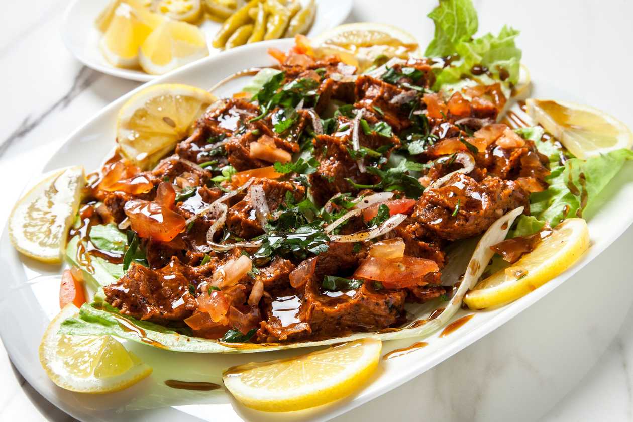 Porcja Çiğ Köfte Na Talerzu (250g)