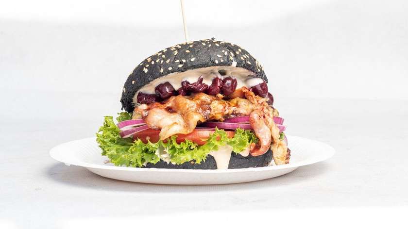 Burger in Black