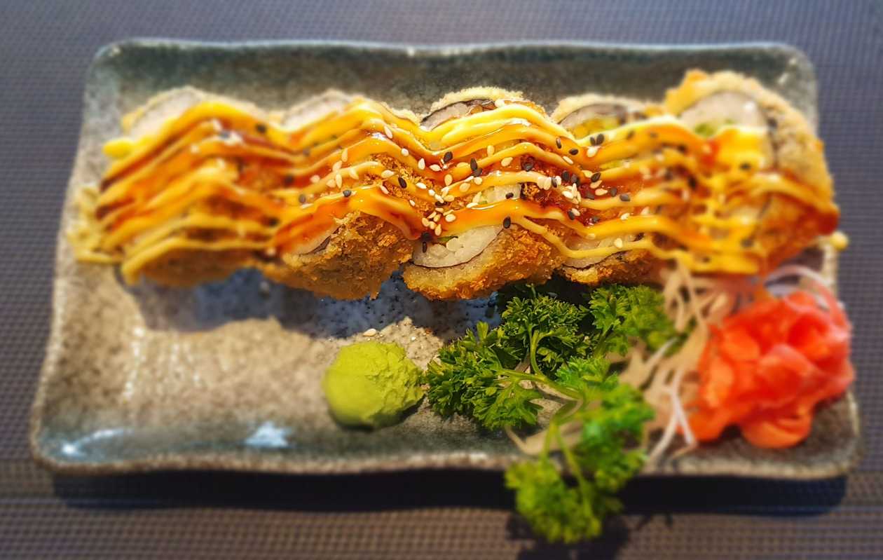 SM01 Big Fried Salmon Roll