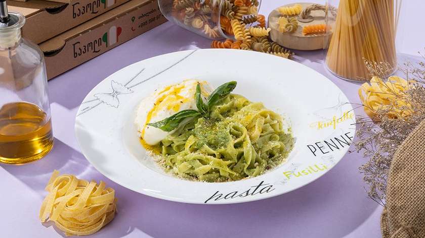 Pesto pasta with burrata