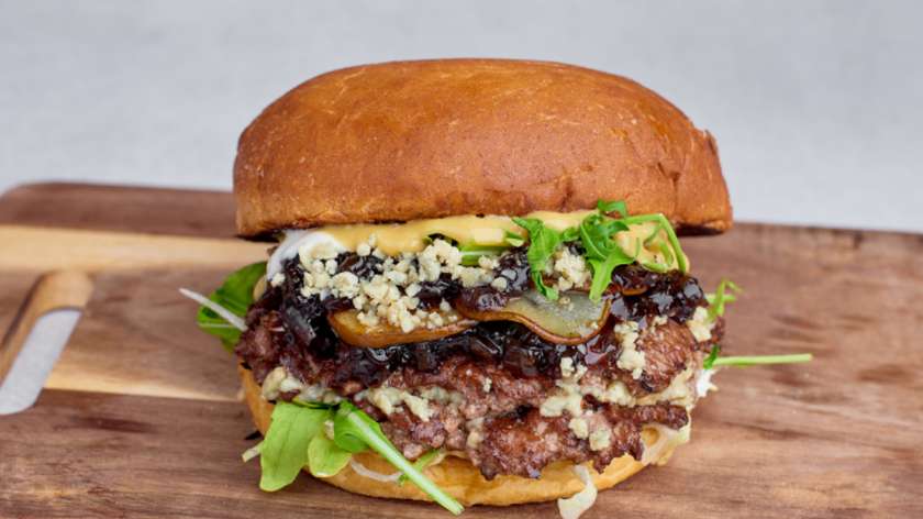 Smash gorgonzola burger