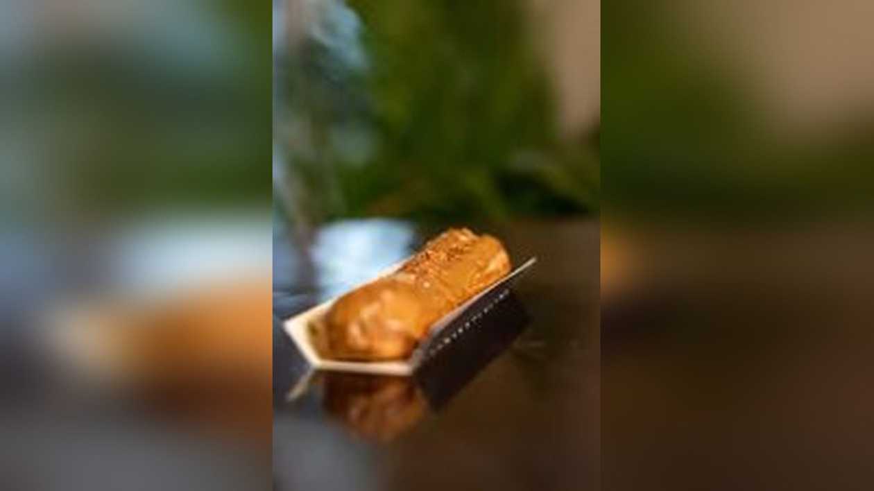 Salted Caramel Eclair