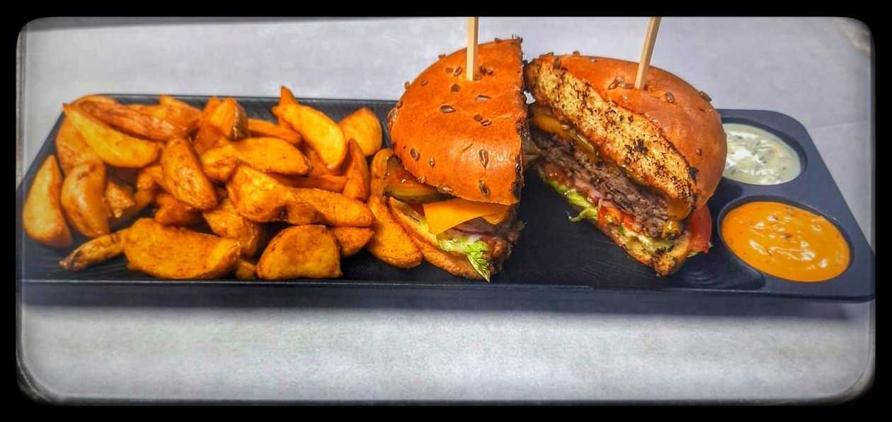 Beef Burger with Wedges Potatoes-500g