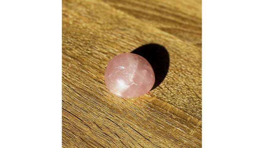Rose Quartz Palm Stone (66g)