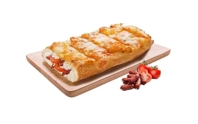 Хлібці з баварськими ковбасками та томатами