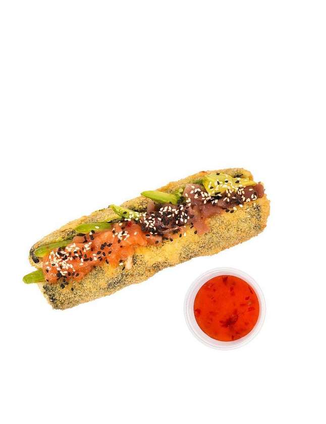 Roll dog tuńczyk/łosoś + sos sweet chilli🌭