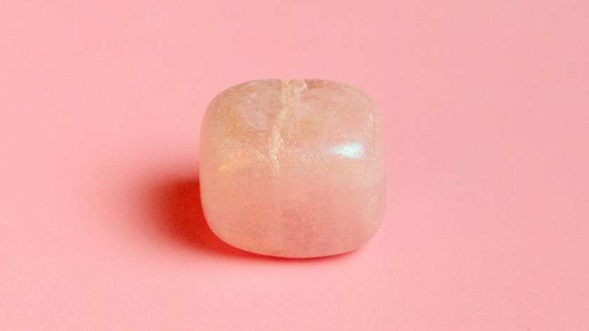 Angel Rose Quartz Tumbles S (12g)
