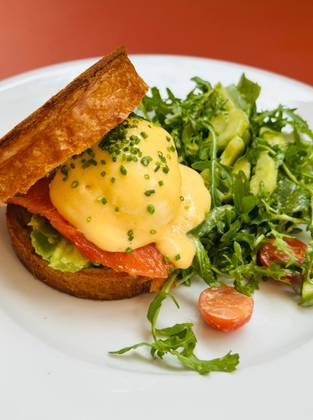 New York Roll Smashed avo și Benedict