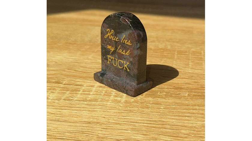 Garnet x Arfvedsonite Tombstone "Here Lies My Last F*ck" (113g)