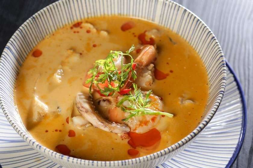 * Tom Yum coconut seafood/Tom Yum Talay Nam Khon