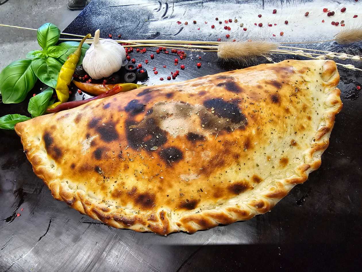 Calzon (closed) pizza