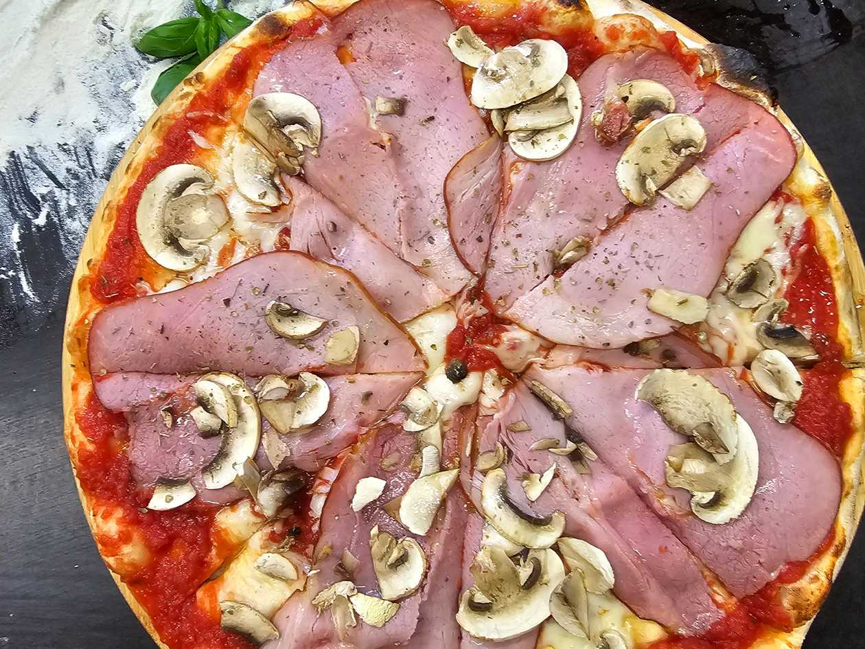 Copy of Capricciosa pizza