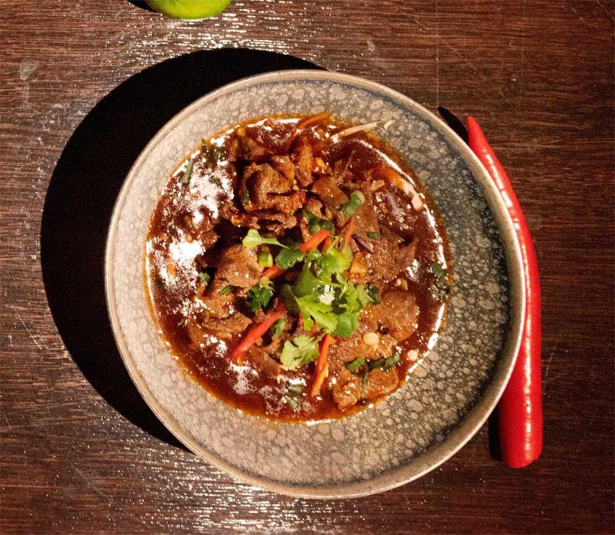 * BEEF WITH CHILLI GARLIC SAUCE