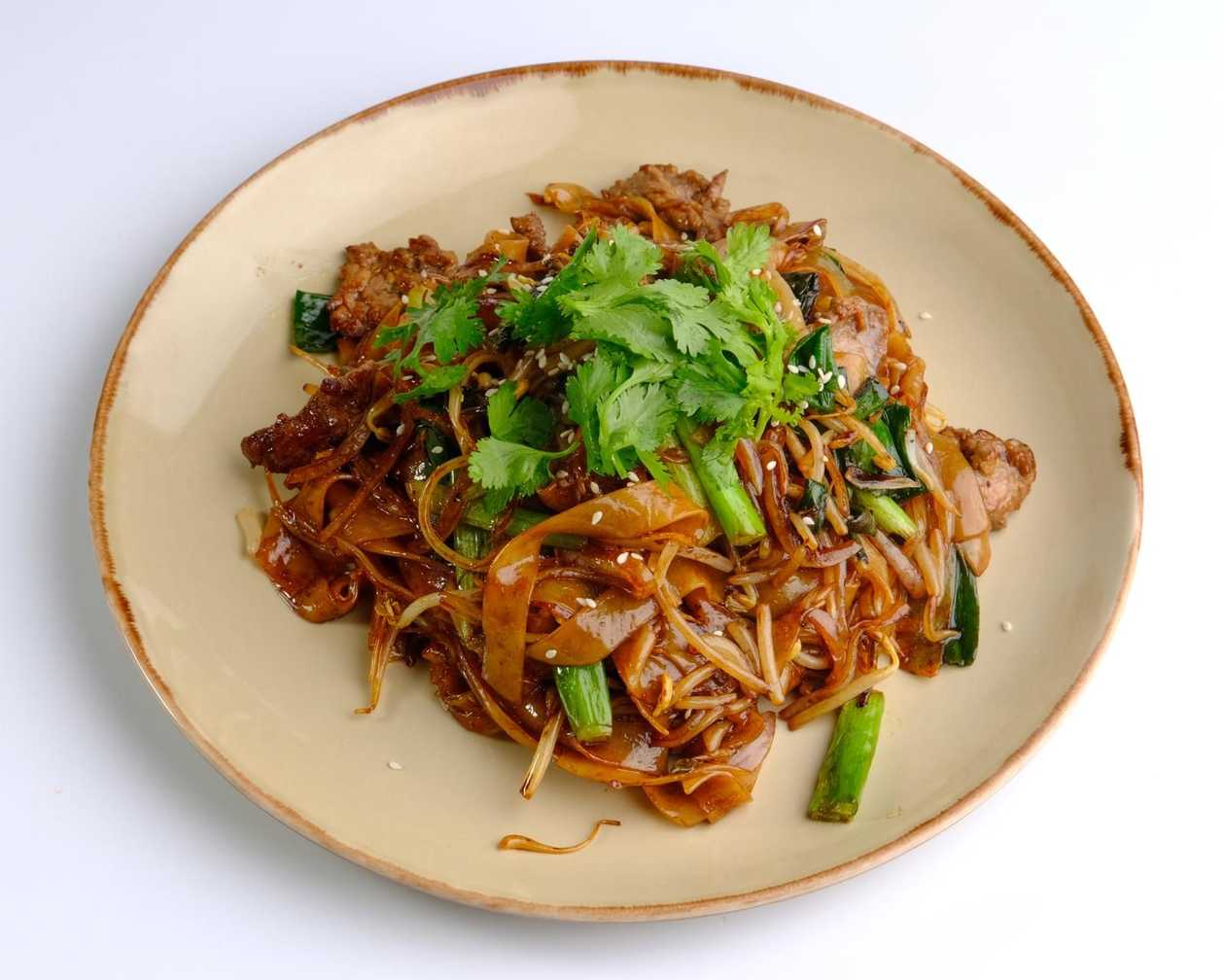 219. Stir-fried Rice Noodles with Beef