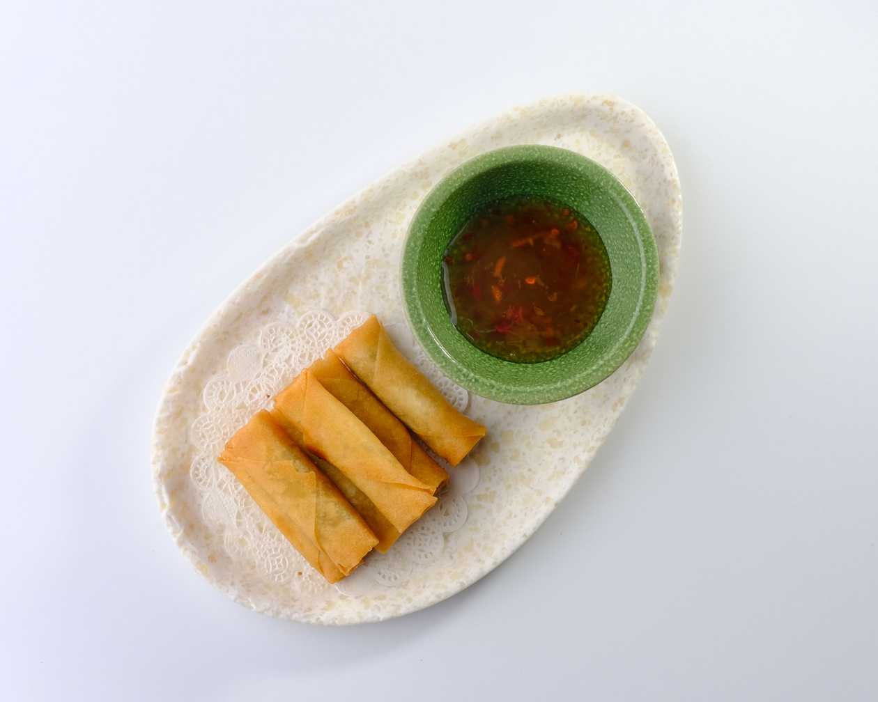 006. Vegetarian Spring Rolls (6 pieces)