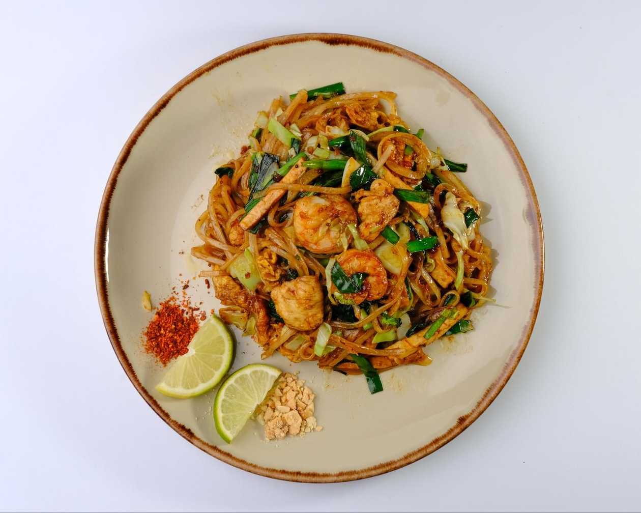 201. Pad Thai With Chicken & Prawns