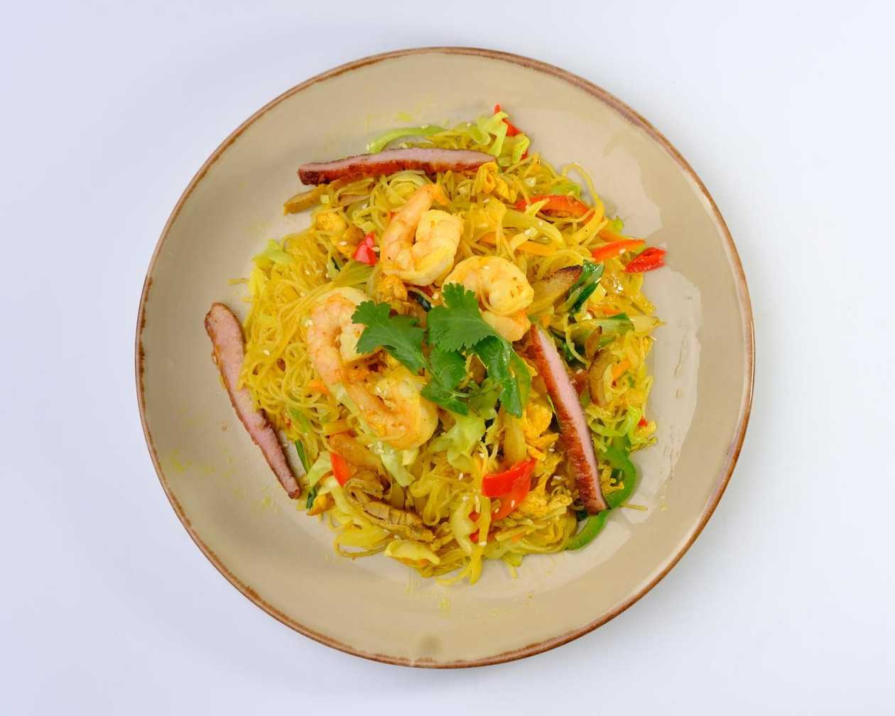 204. Singapore Fried Rice Noodles w Prawns & BBQ Pork