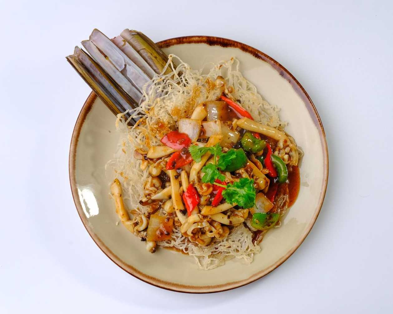 136. Stir-fried Razor Clams in black bean sauce with fried rice noodles