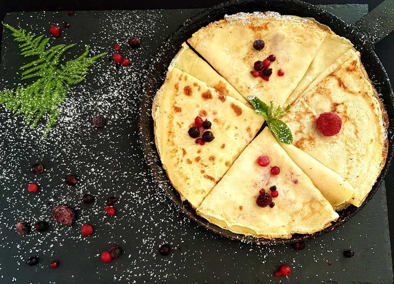 Clatite Cu Dulceata De Fructe De Padure