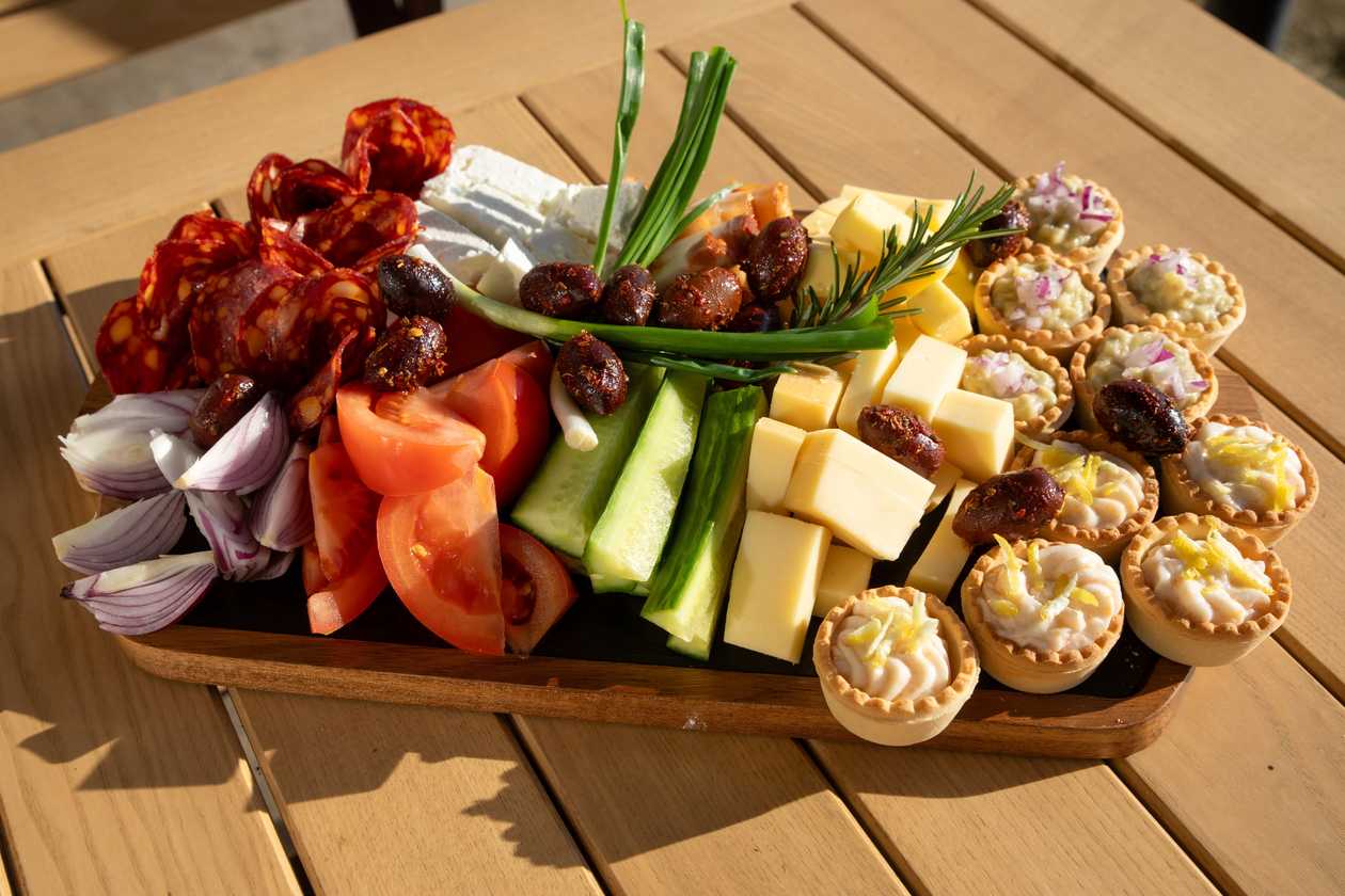 Platou Aperitiv Taranesc - 4 Persoane (1700g)