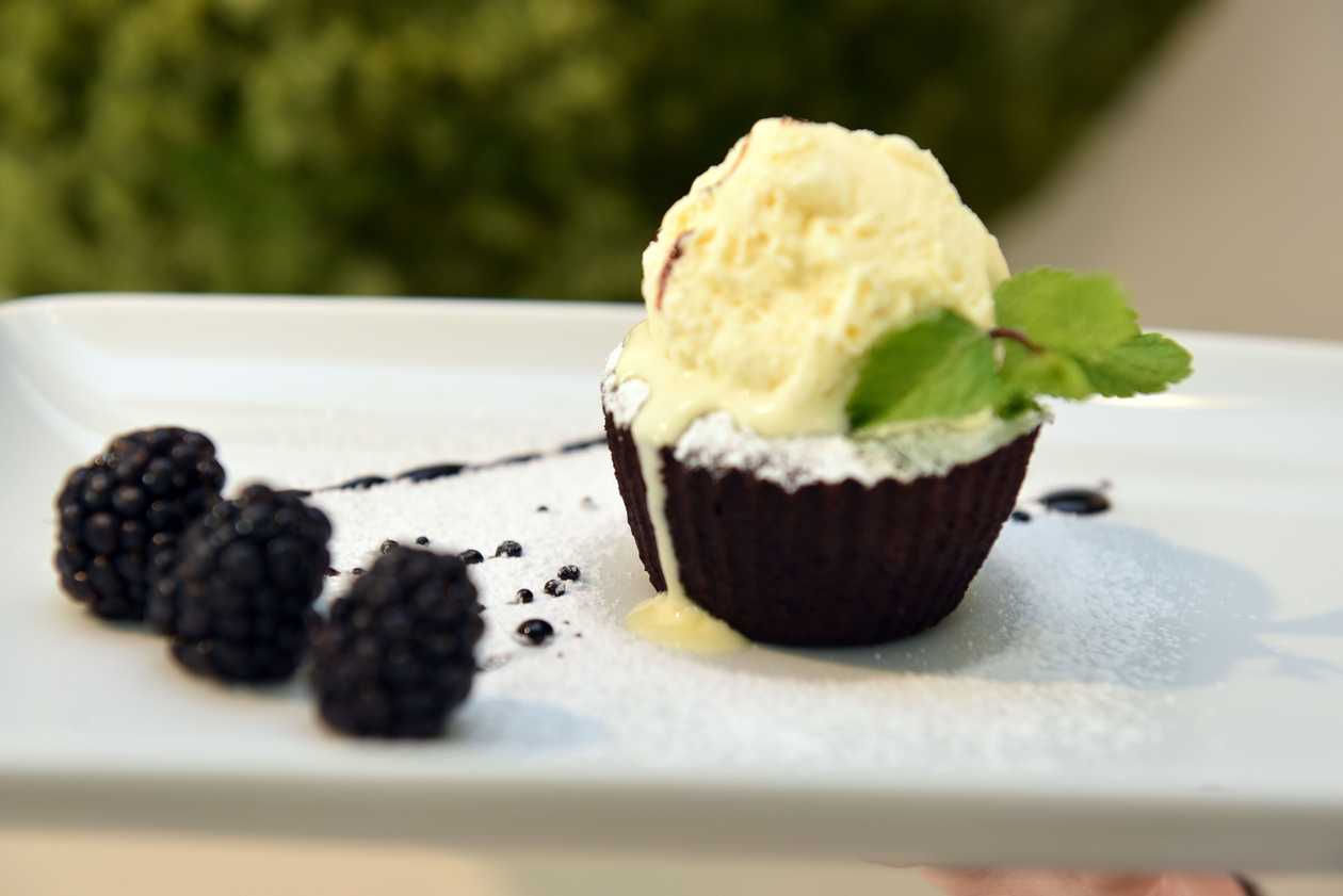 Lava Cake Cu Inghetata Vanilie