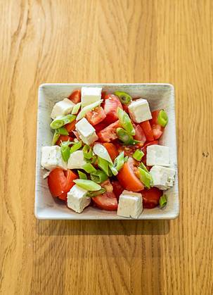 Salata De Rosii Cu Branza (265g)