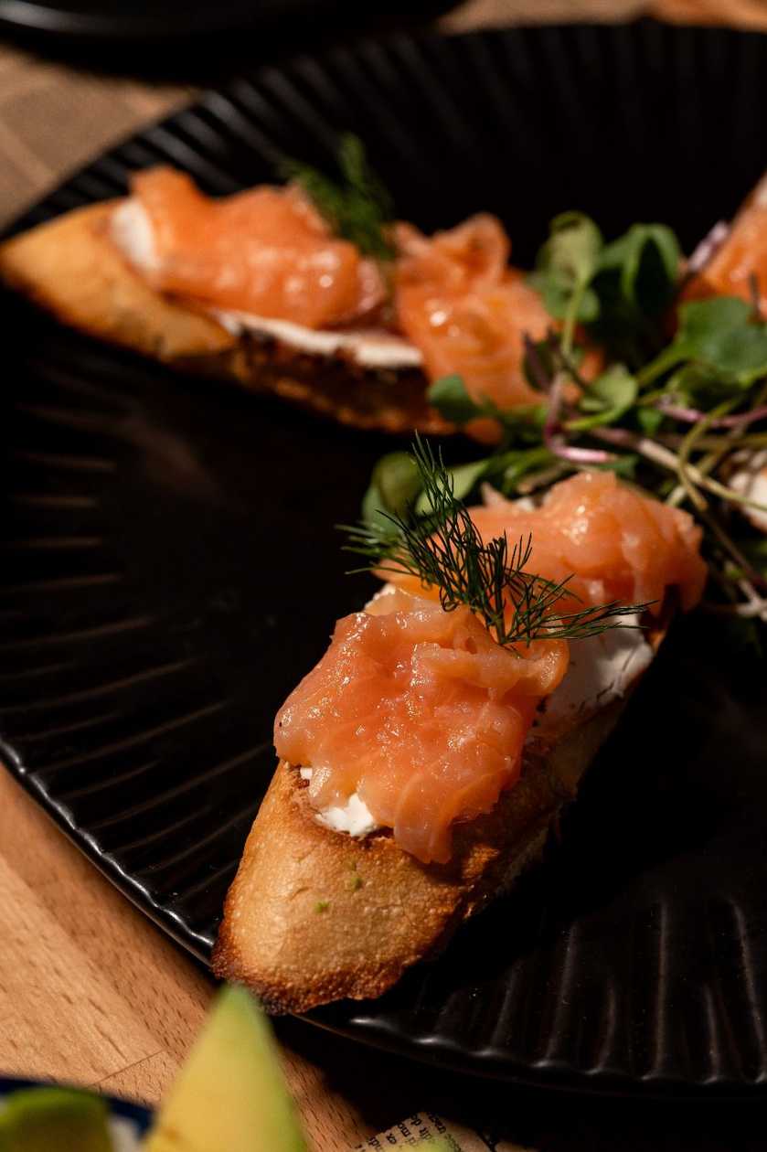 Crostini with salmon