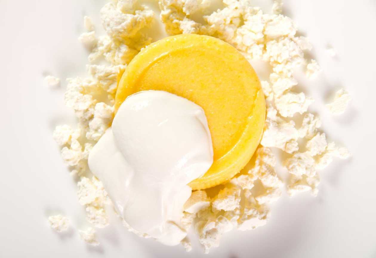 Mămăligă with Cheese Pearls and Sour Cream