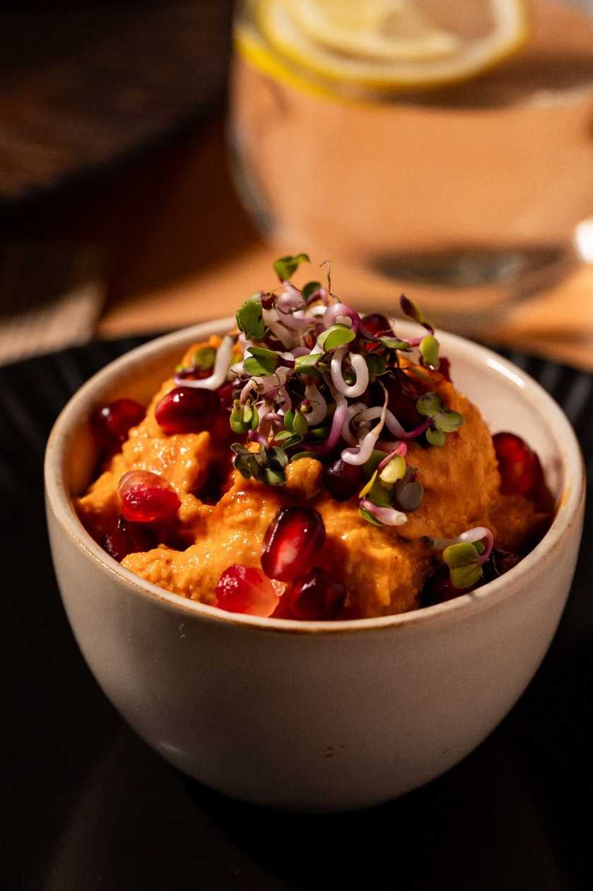 Hummus with baked peppers