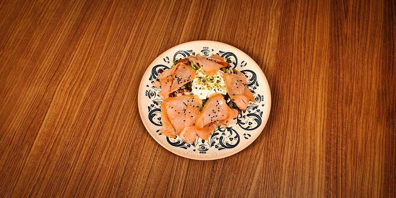 Smoked Salmon & Stracitella Salad
