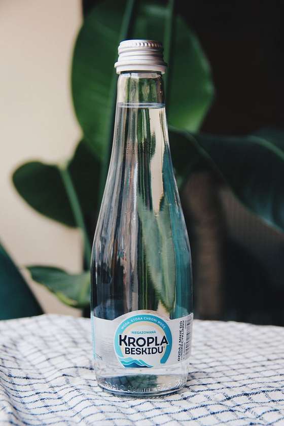 Woda Kropla niegazowana