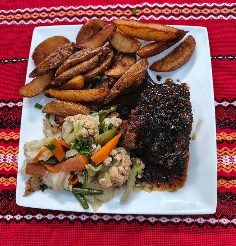 Tournedos, beef inner filet with potato wedges and vegetables