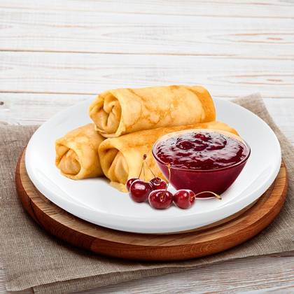Млинці з вишневою начинкою