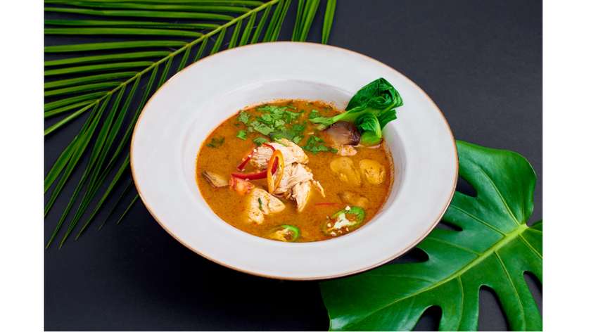 Zupa Tom Yum z Szarpanym Kurczakiem