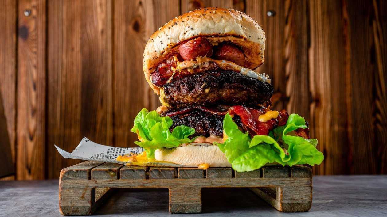 Giffy's Burger Meal