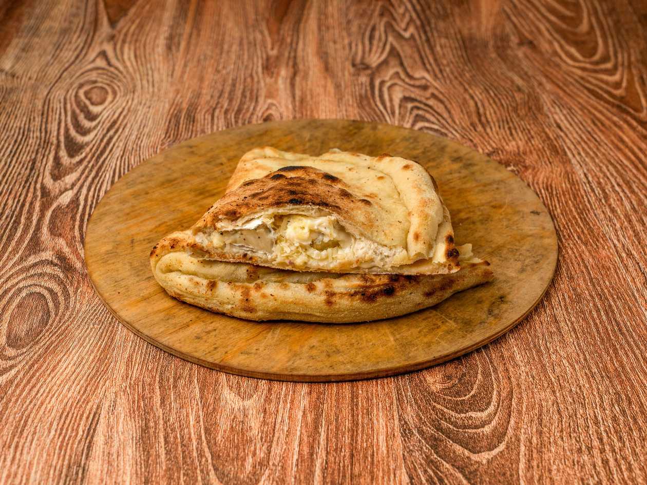 Calzone Quattro Formaggi