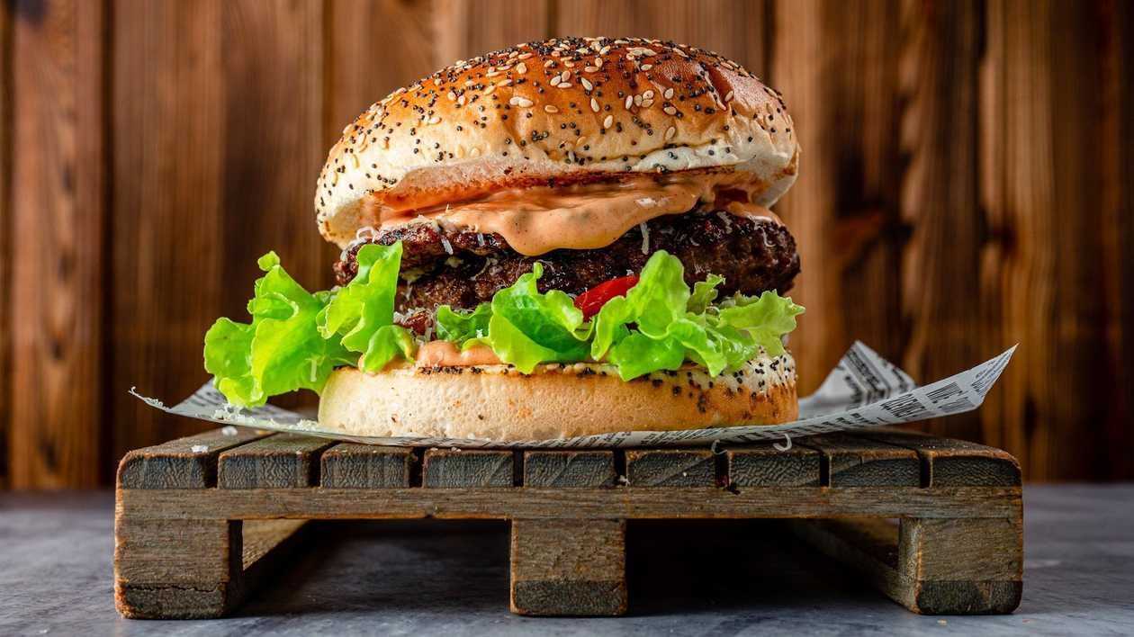 Cavett Burger Meal