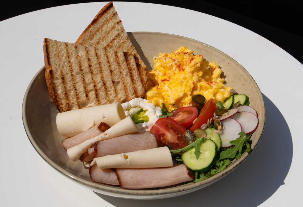 Breakfast base with ham