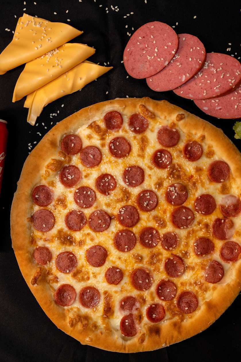 Sosiskalı pizza