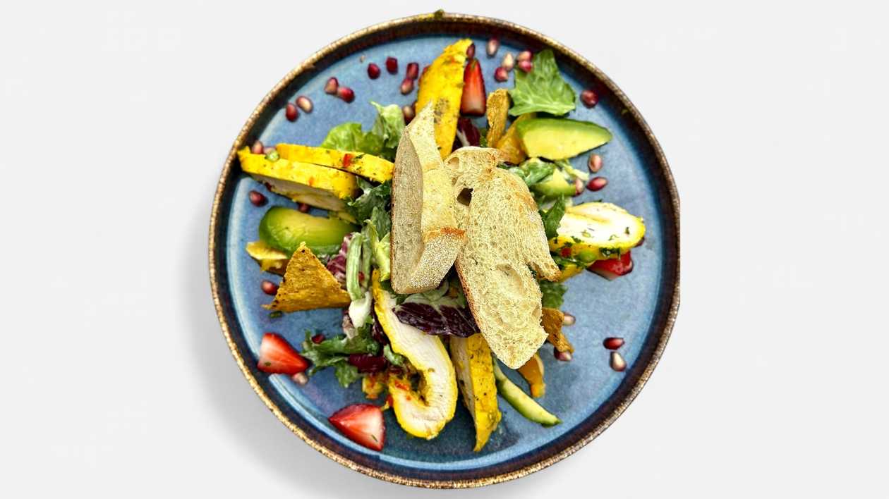 ENSALASA FRESCA with grilled chicken