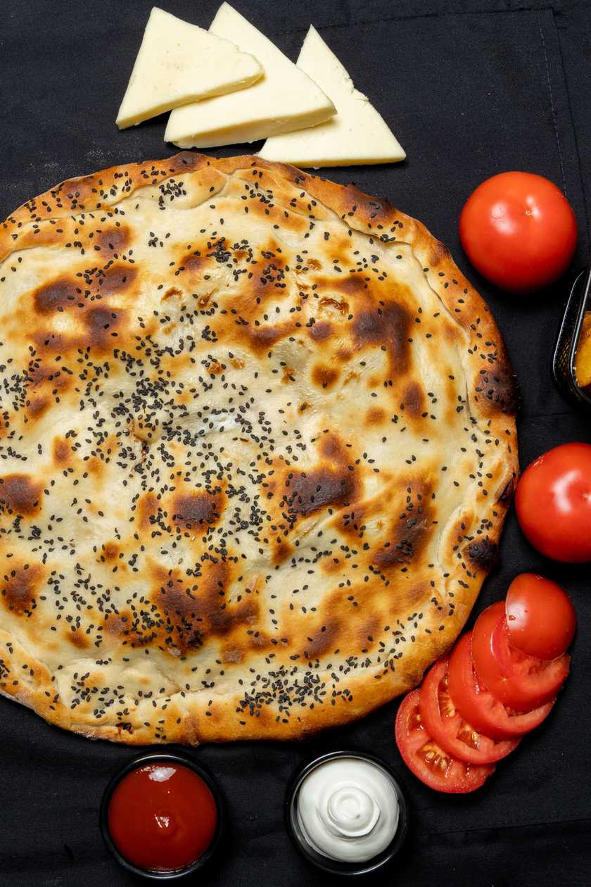 Qapalı pizza (restoranımıza özəl)