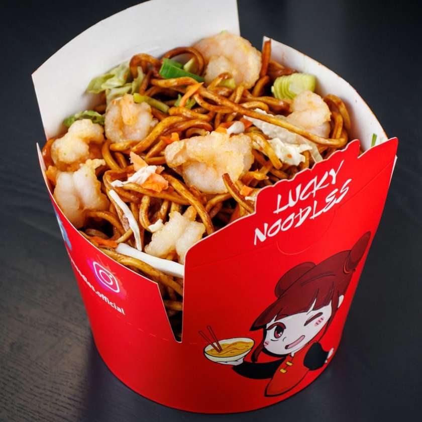 Wheat Noodles with Vegetables, Shrimps and Garlic Sauce