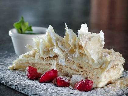 ЧІФ КЕЙК З КАРАМЕЛЬНИМ СОУСОМ