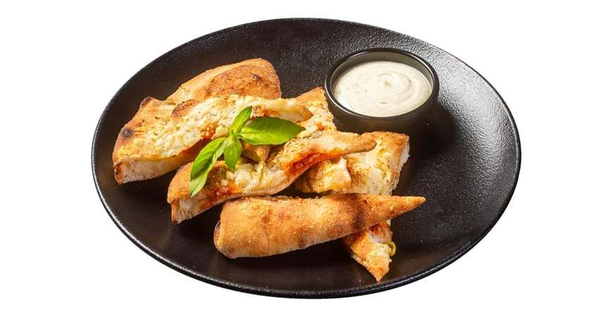 Picos duonelė su sūriu ir vytintais pomidorais