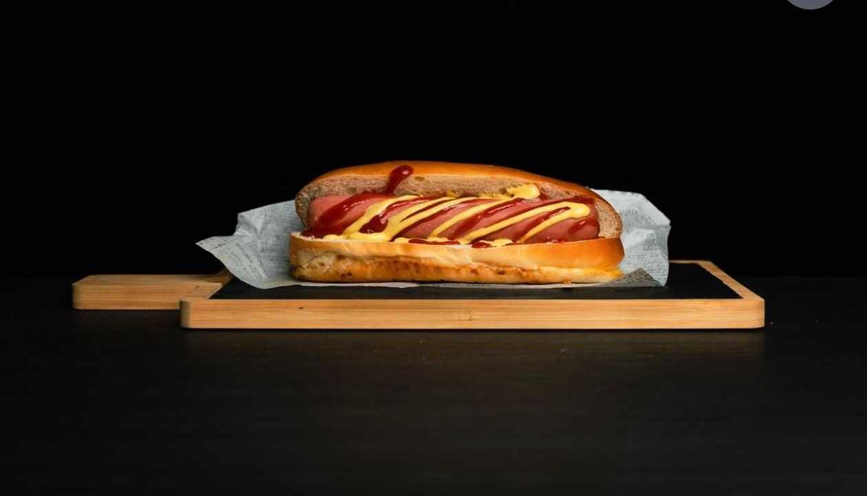 Classic hot dog