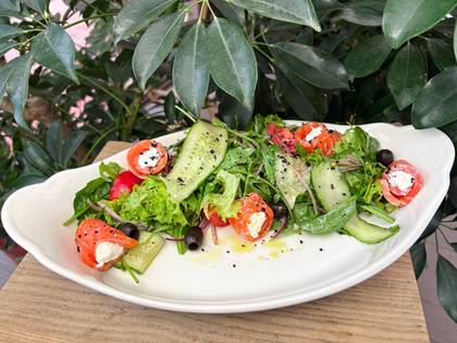 Salad with salmon and cream cheese